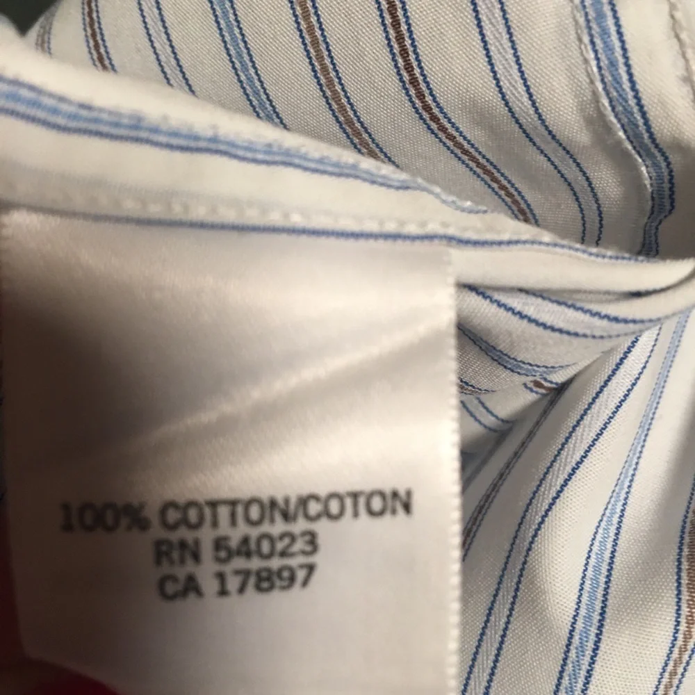 Banana Republic cotton Button up shirt Blue and Red stripes Size Medium 15 1/2
